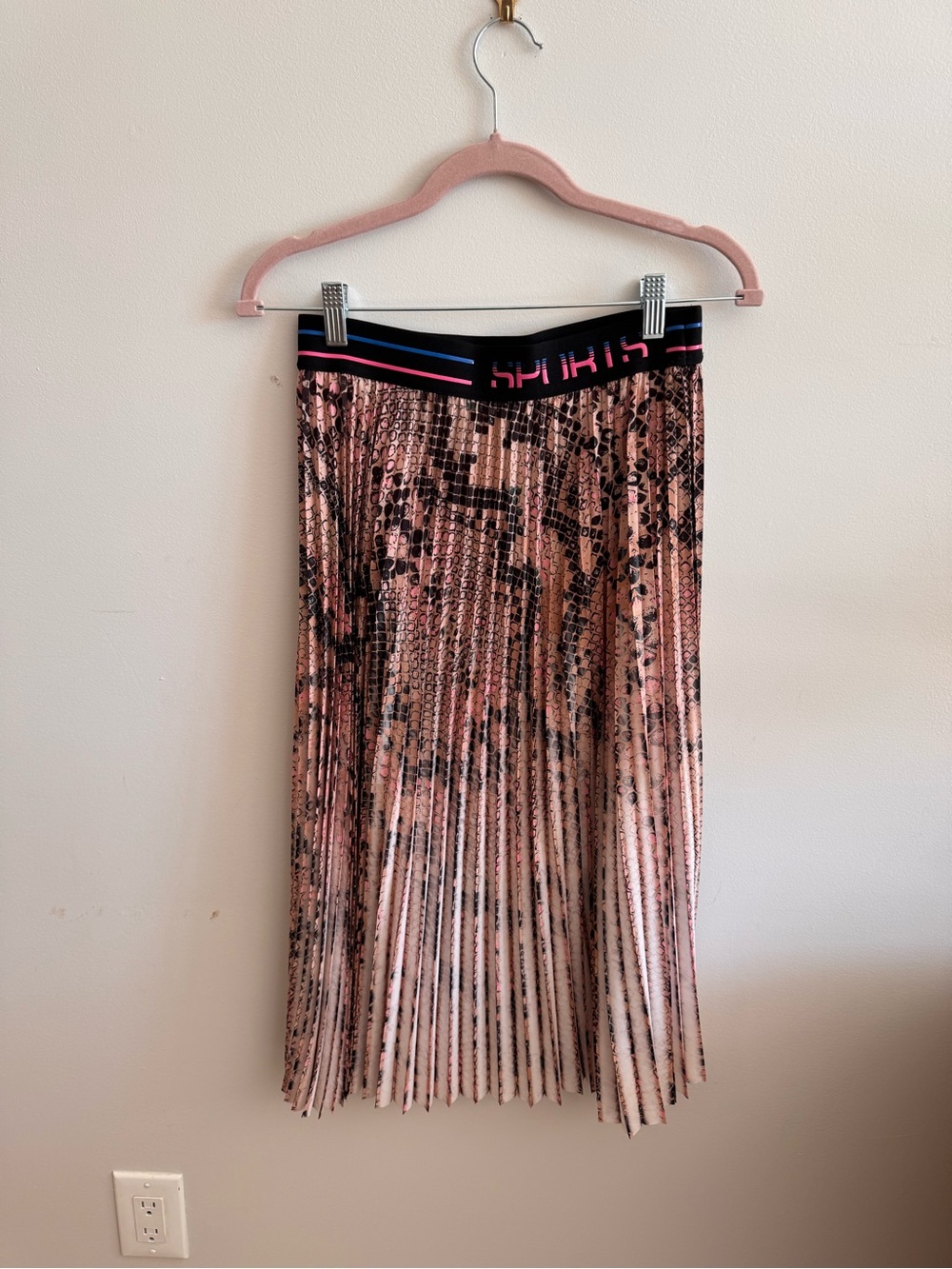 Marccain Pleated Pink Snake-Print Skirt with Sporty Waistband